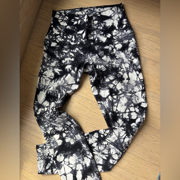 Lululemon Tie Dyed Legging - Picture 2 of 3